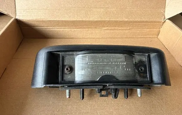 Opel Vivaro Number plate light 8200211477 33850149