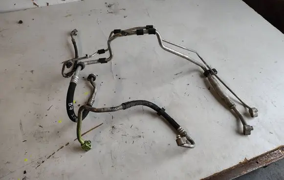 Volkswagen PASSAT B7 Air conditioning (A/C) pipe/hose 