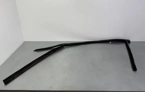 BMW X5 G05 Rubber seal front door window/glass 7428672