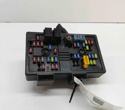 Chevrolet Captiva Fuse module 96821082