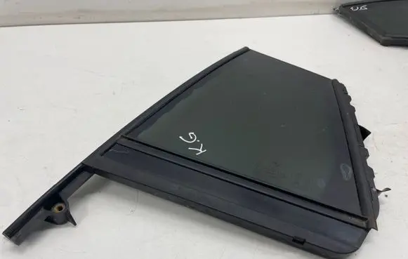 Rear vent window glass