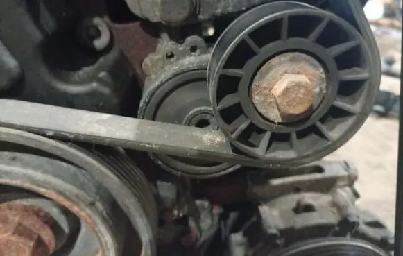 Citroen C4 Grand Picasso Generator/alternator belt tensioner