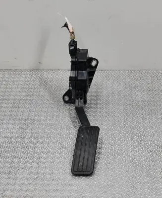 Subaru Forester SJ Accelerator throttle pedal 36010FJ050 10T18B00672