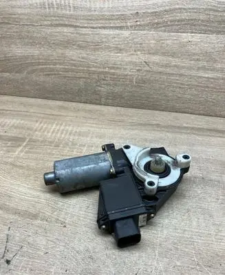 Opel Zafira A Rear door window regulator motor 0130821752