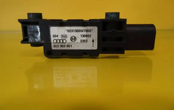 Audi A4 S4 B5 8D Airbag deployment crash/impact sensor 8E0959651