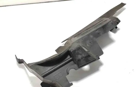 Ford C-MAX II Intercooler air guide/duct channel AM518310B