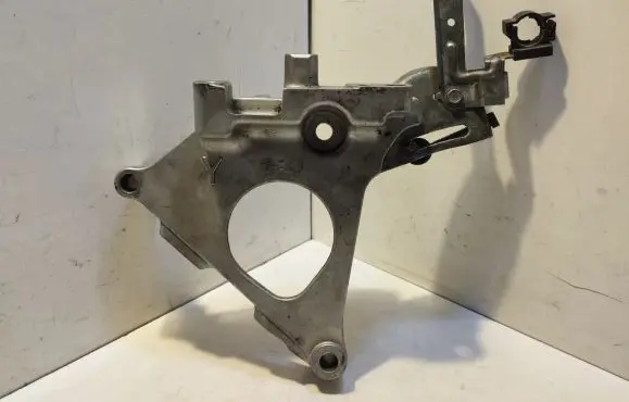 Nissan X-Trail T30 Engine mounting bracket