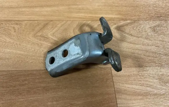 Toyota Avensis T250 Front door upper hinge