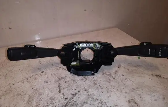 Volvo S40 Steering wheel adjustment switch P30710339