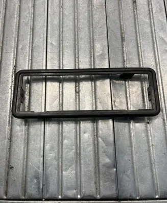BMW 7 E38 Radio/GPS head unit trim 8177689
