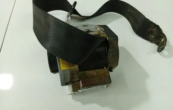 Volkswagen PASSAT B5.5 Front seatbelt 