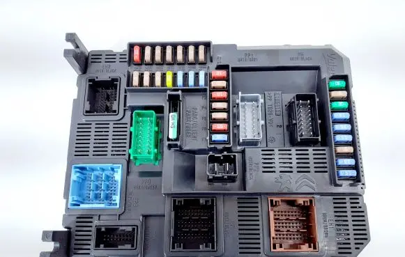 Citroen C4 Cactus Fuse module 9807532080