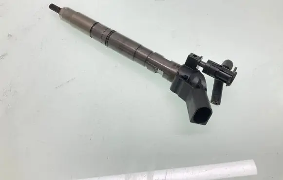Audi A5 8T 8F Fuel injector 0445116015 059130277AR