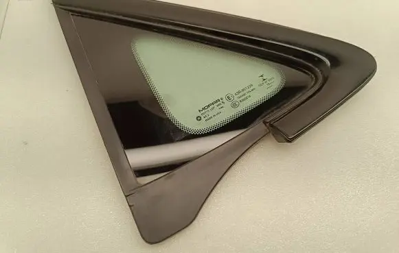 Chrysler Pacifica Front triangle window/glass 68370634AA 1112181474