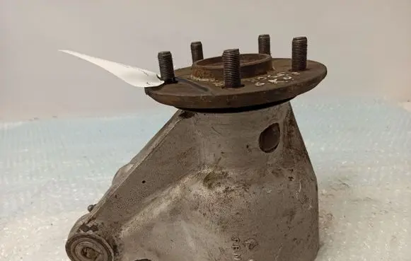 Jaguar XJS Rear wheel hub CBC1740C