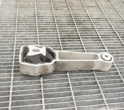 Volvo V60 Engine mount bracket 30793322