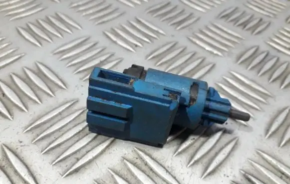 Volkswagen PASSAT B5.5 Brake pedal sensor switch 1J0927189E 19322002