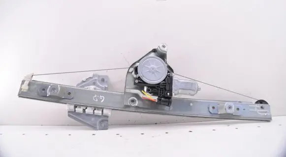 Rear window lifting mechanism without motor
