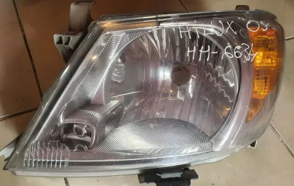 Toyota Hilux (AN10, AN20, AN30) Headlight/headlamp 1368 7121