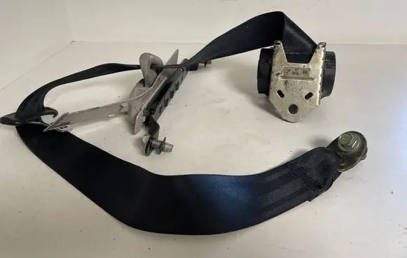 Mazda 3 I Front seatbelt 0433015 6032791