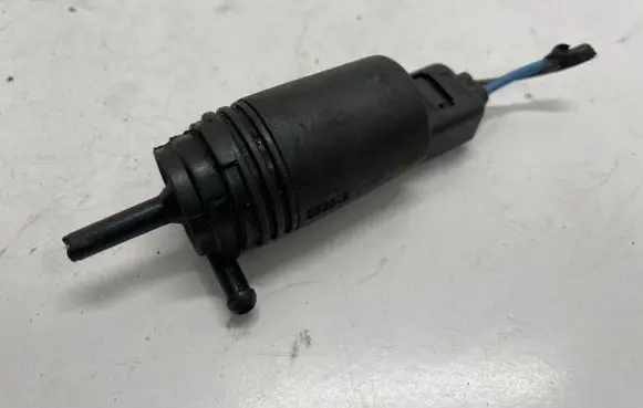 BMW 5 F10 F11 Windscreen/windshield washer pump 8377612