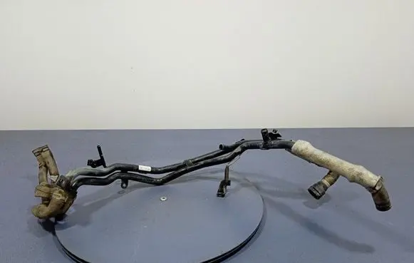 Volkswagen Touareg II Engine coolant pipe/hose 7P6121070BN