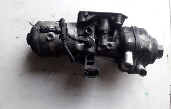 Skoda Octavia Mk2 (1Z) Oil filter mounting bracket