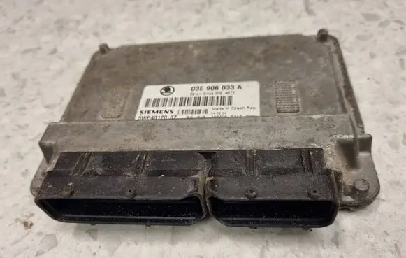 Skoda Fabia Mk1 (6Y) Engine control unit/module 03E906033A 3PE4672 5WP4012007