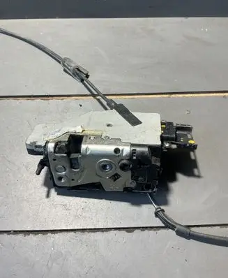 Citroen C4 I Rear door lock 24090158