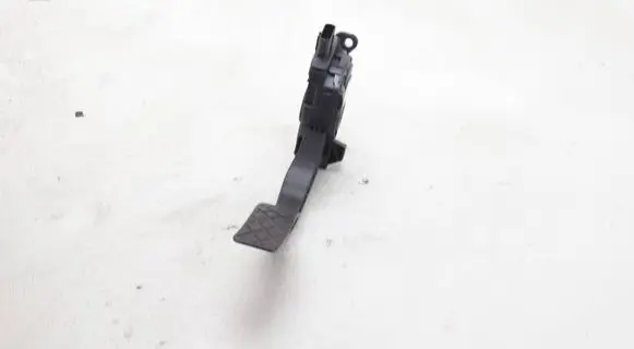 Accelerator throttle pedal