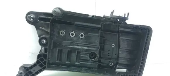 Volkswagen Touran III Battery tray 5QF915325B