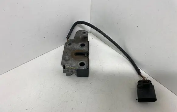 Volkswagen Touareg II Engine bonnet/hood lock/catch 7P6823509B