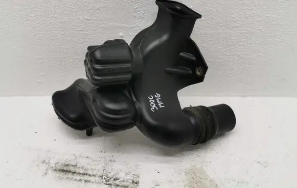 Chrysler 300C Intake resonator 04591871AB