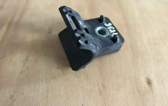 Radiator mount bracket