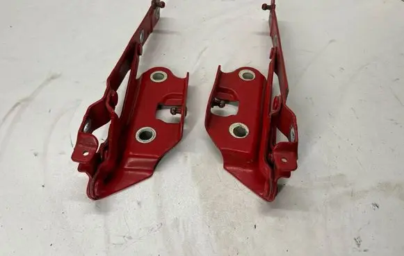 Dodge Challenger Tailgate/trunk/boot hinge 04589667AD 04589666AD