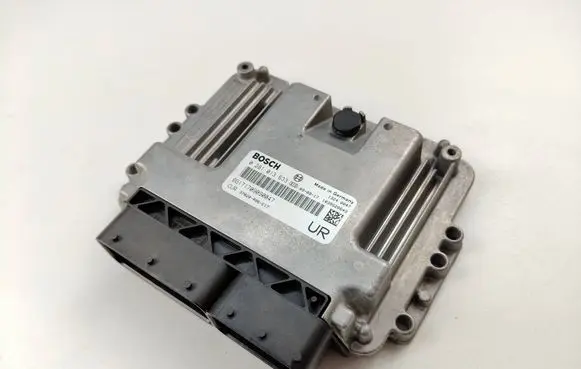 Honda CR-V Engine control unit/module 0281013633