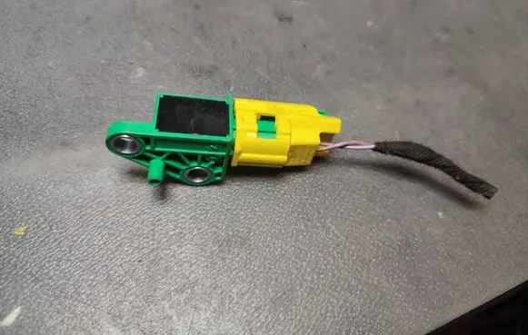 Volkswagen PASSAT B8 Airbag deployment crash/impact sensor 1K0909606C