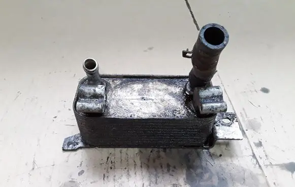 Jaguar S-Type Oil filter mounting bracket NOCODE
