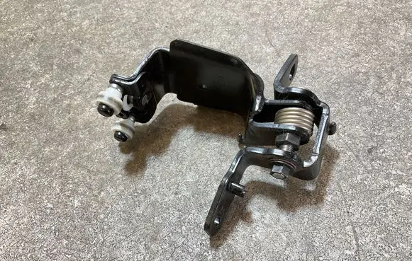 Volkswagen Multivan T7 Sliding door middle roller runner 7T0843304K 1T0843304K