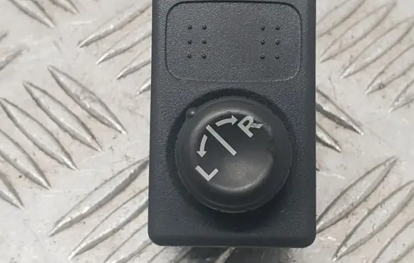 Nissan Primera Wing mirror switch