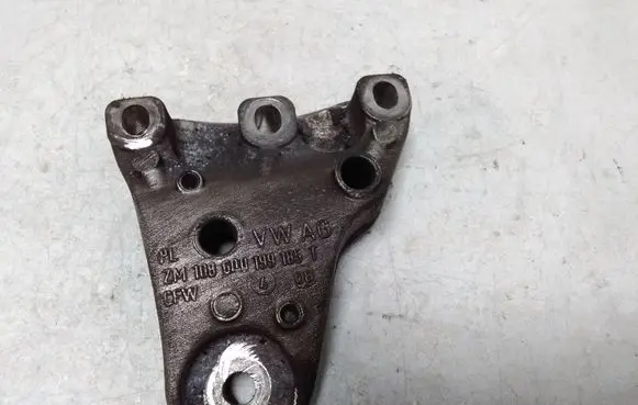 Skoda Roomster (5J) Engine mounting bracket 6Q0199185T