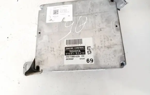 Toyota Avensis T220 Engine control unit/module 8966105690 89661-05690