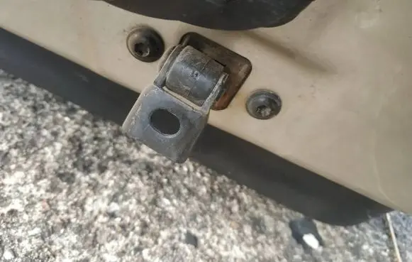 Skoda Octavia Mk2 (1Z) Rear door check strap stopper