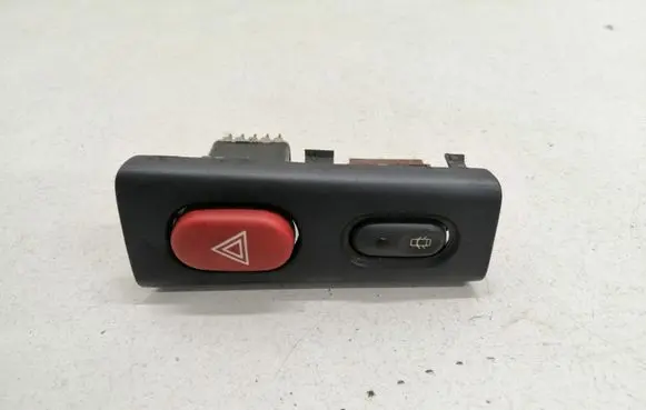 Renault Laguna I Hazard light switch 822955