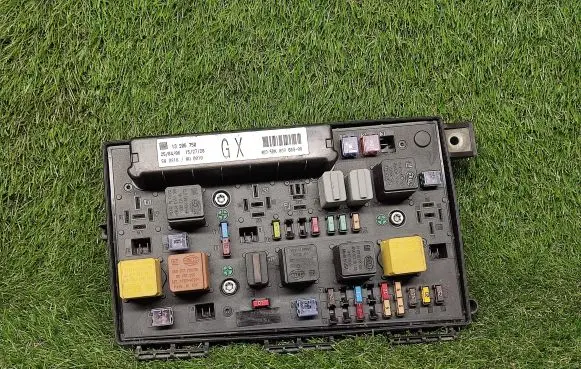 Opel Astra H Power management control unit 13206750 13206750GX