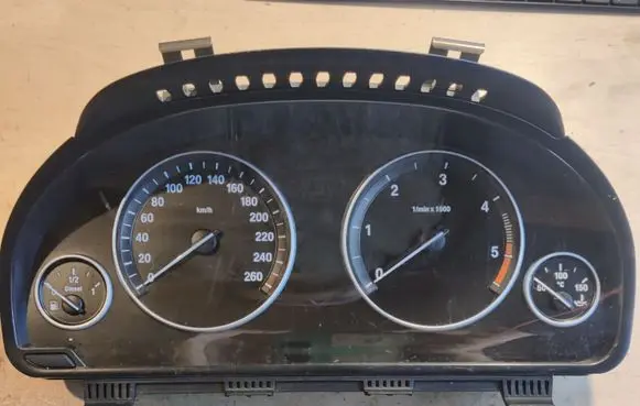 BMW 5 F10 F11 Speedometer (instrument cluster) 211995606 2119956 924934401