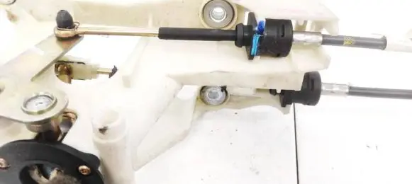Mitsubishi Space Star Gear shift cable linkage