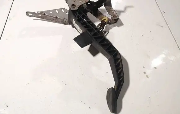 Ford Focus Clutch pedal 8n517b633cd 8n51-7b633-cd