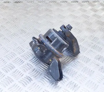 Hyundai i20 (PB PBT) Engine mount bracket