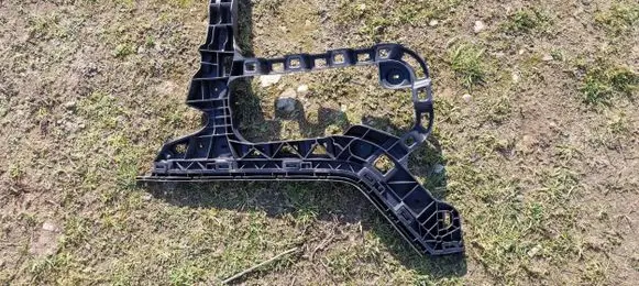 Volkswagen PASSAT B8 Bumper support mounting bracket corner 3G9807356A